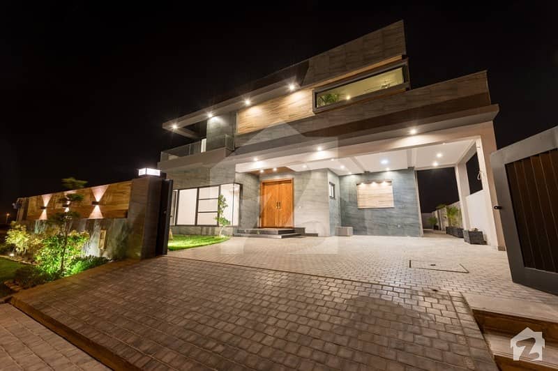 ڈی ایچ اے فیز 7 - بلاک ایس فیز 7 ڈیفنس (ڈی ایچ اے) لاہور میں 5 کمروں کا 1 کنال مکان 4 کروڑ میں برائے فروخت۔