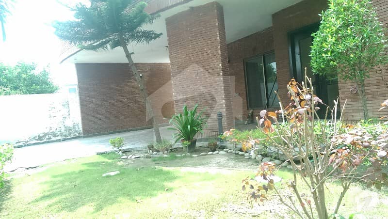 ویلینشیاء ہاؤسنگ سوسائٹی لاہور میں 5 کمروں کا 1 کنال مکان 1.1 لاکھ میں کرایہ پر دستیاب ہے۔