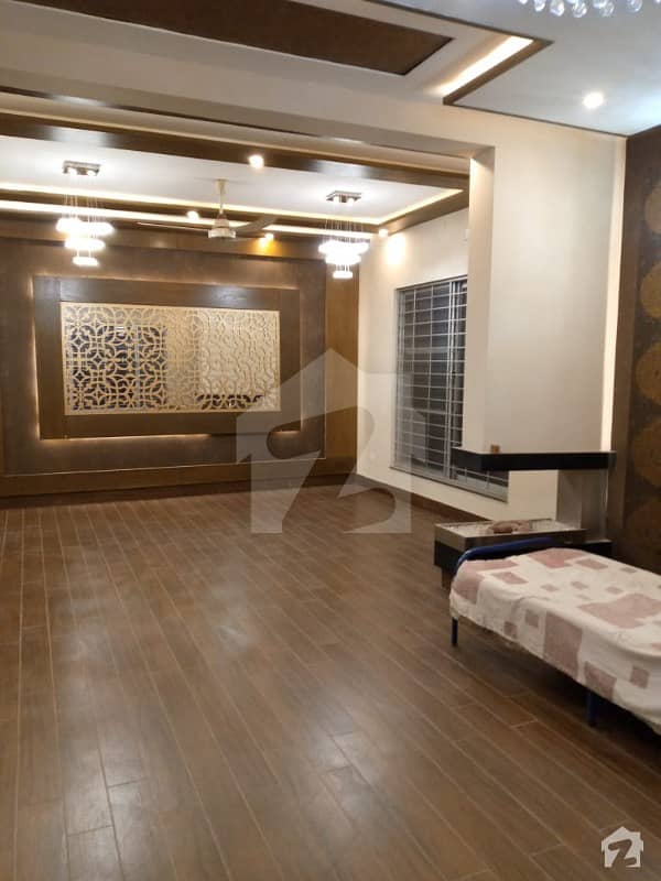 اسٹیٹ لائف ہاؤسنگ سوسائٹی لاہور میں 5 کمروں کا 1 کنال مکان 4 کروڑ میں برائے فروخت۔
