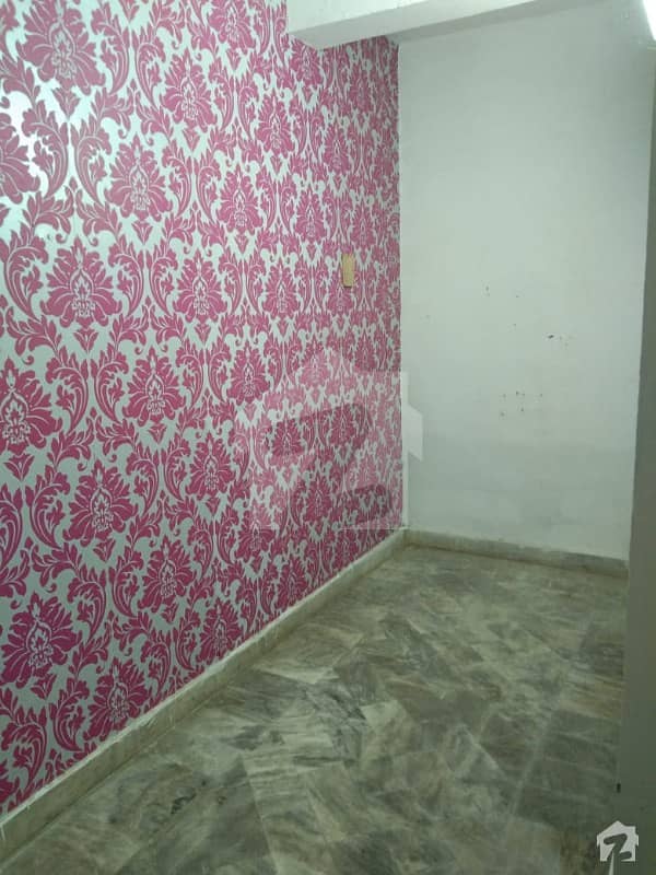 ڈی ایچ اے فیز 4 - بلاک ڈبل ای فیز 4 ڈیفنس (ڈی ایچ اے) لاہور میں 4 کمروں کا 10 مرلہ مکان 75 ہزار میں کرایہ پر دستیاب ہے۔