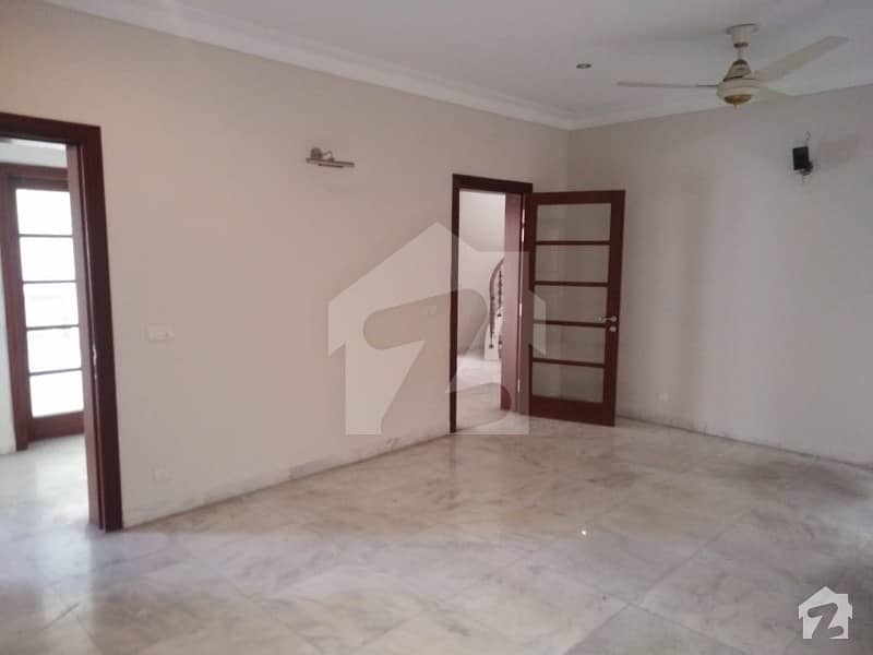 F-8 500 Sqyd Beautiful House 4 Bedrooms With Attached Bathrooms And Separate Gate Available For Rent