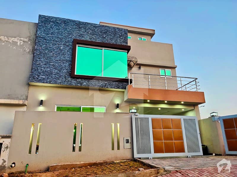 بحریہ ٹاؤن فیز 8 بحریہ ٹاؤن راولپنڈی راولپنڈی میں 5 کمروں کا 8 مرلہ مکان 1.69 کروڑ میں برائے فروخت۔