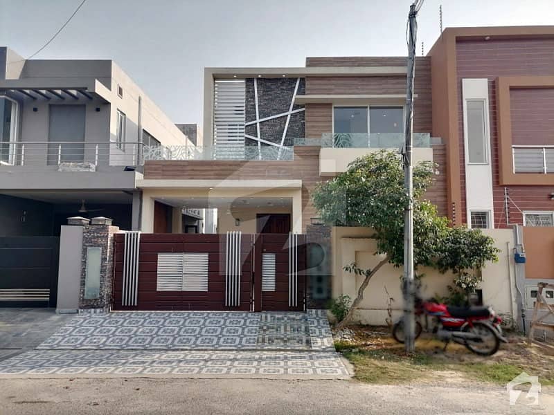 House In Air Avenue - Block R - Dha Defence Sized 10  Marla Is Available