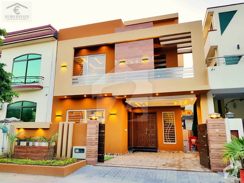 Designer 10 Marla House For Sale In Bahria Town