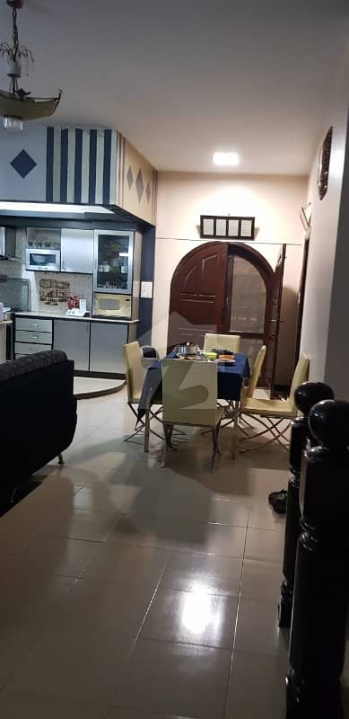 کلفٹن ۔ بلاک 5 کلفٹن کراچی میں 5 کمروں کا 1.05 کنال مکان 15 کروڑ میں برائے فروخت۔