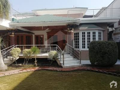 آفیسرز گارڈن کالونی ورسک روڈ پشاور میں 6 کمروں کا 1.45 کنال مکان 6 کروڑ میں برائے فروخت۔ آفیسرز گارڈن کالونی ورسک روڈ پشاور میں 6 کمروں کا 1.45 کنال مکان 6 کروڑ میں برائے فروخت۔