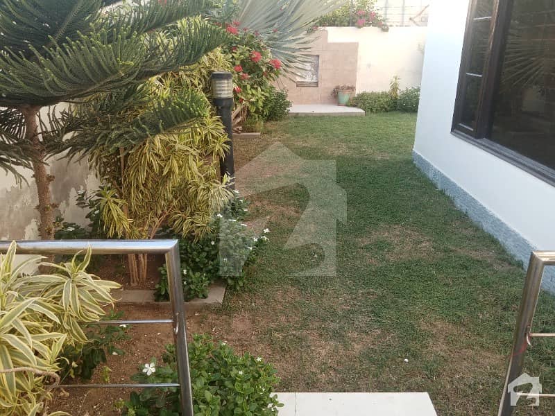 ڈی ایچ اے فیز 7 ڈی ایچ اے کراچی میں 5 کمروں کا 1.2 کنال مکان 10.5 کروڑ میں برائے فروخت۔