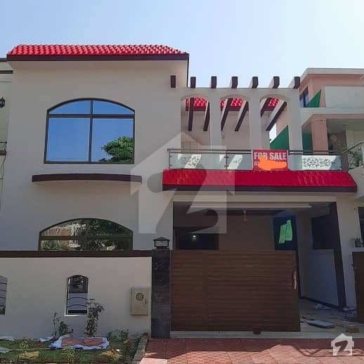 بحریہ ٹاؤن فیز 4 بحریہ ٹاؤن راولپنڈی راولپنڈی میں 5 کمروں کا 11 مرلہ مکان 2.2 کروڑ میں برائے فروخت۔