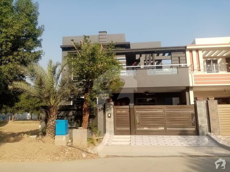Stunning 2250  Square Feet House In Citi Housing Society Available