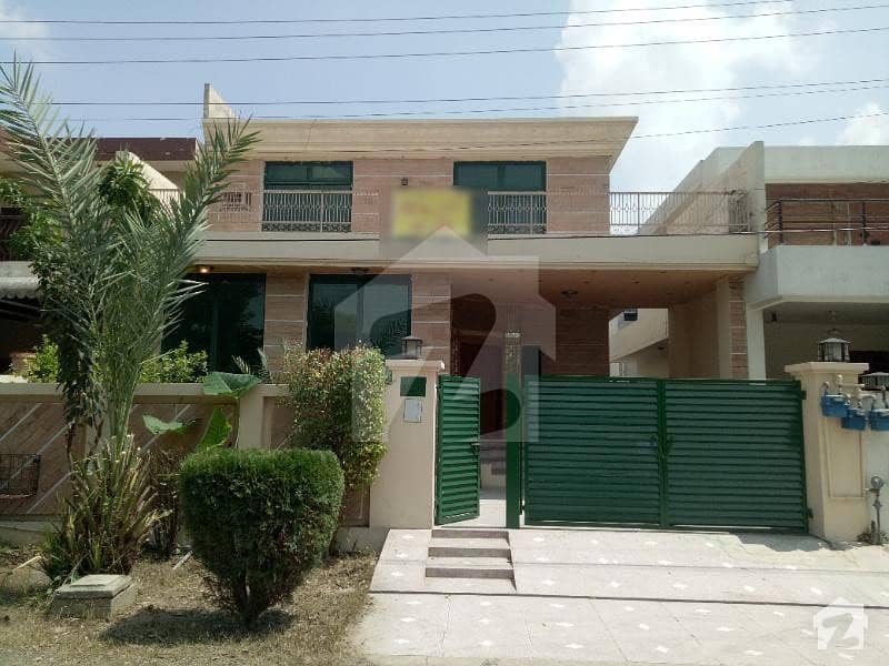 10 Marla House Available In Dha Phase 4 Ee Block
