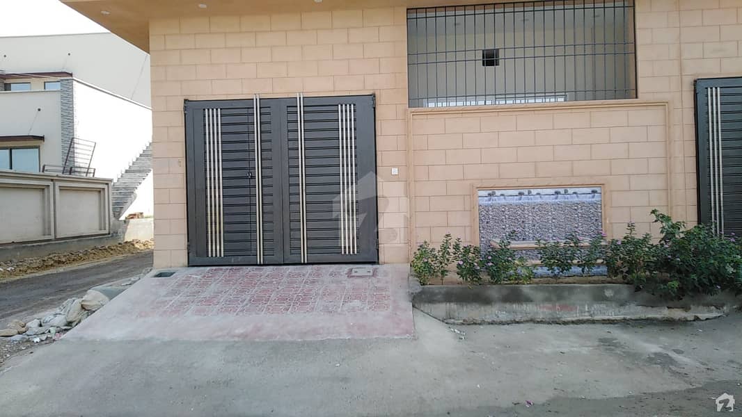 ورسک روڈ پشاور میں 4 کمروں کا 5 مرلہ مکان 1.1 کروڑ میں برائے فروخت۔