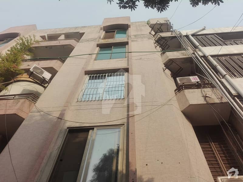 5 Marla Flat In Model Town For Rent