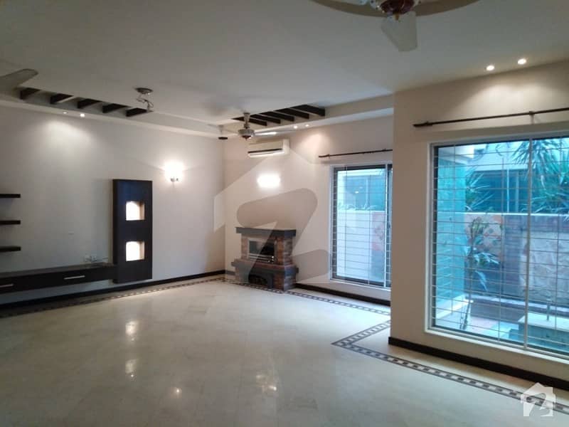 1 Kanal Stylish House Near Y Block For Rent Dha Phase 3