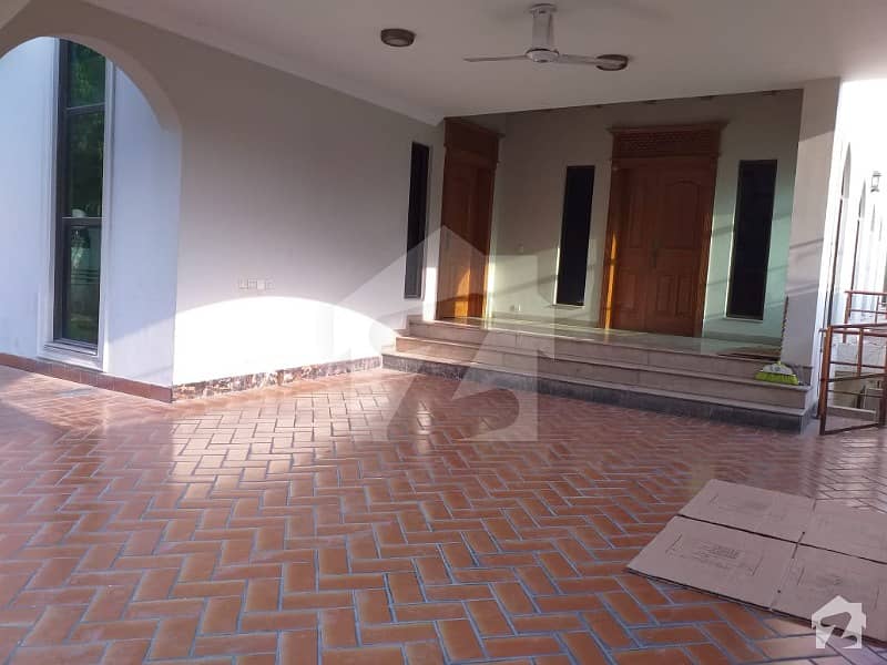 F11 Double Storey House 6 Bedrooms 2 Kitchens Neat Baths Rent 2 Lac