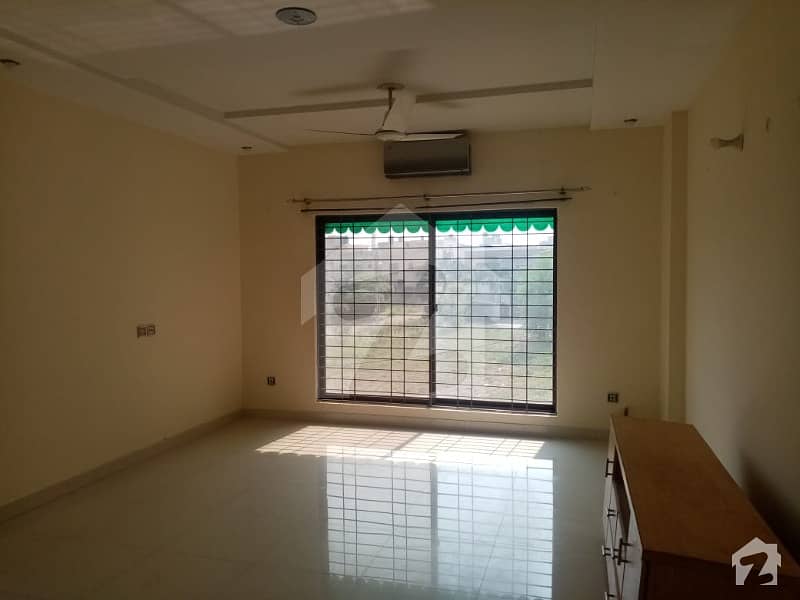Separate Gate 1 Kanal Beautiful  Independent Upper Portion For Rent