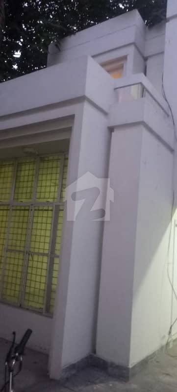 2475  Square Feet House In Gulberg 4 For Rent At Good Location
