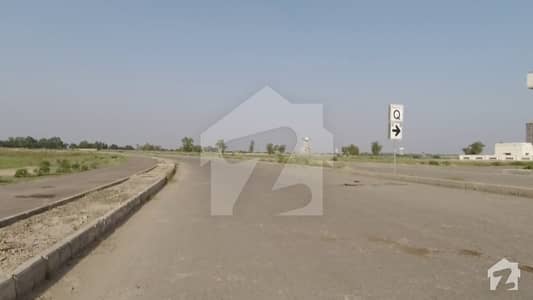 F 525 On 150 Feet Road And Facing 120 Kanal Park With All Paid F 525 On 150 Feet Road And Facing 120 Kanal Park With All Paid