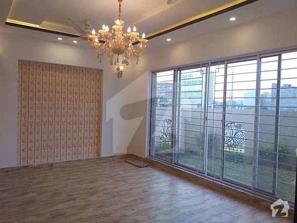ڈی ایچ اے فیز 7 ڈیفنس (ڈی ایچ اے) لاہور میں 5 کمروں کا 1 کنال مکان 4.5 کروڑ میں برائے فروخت۔