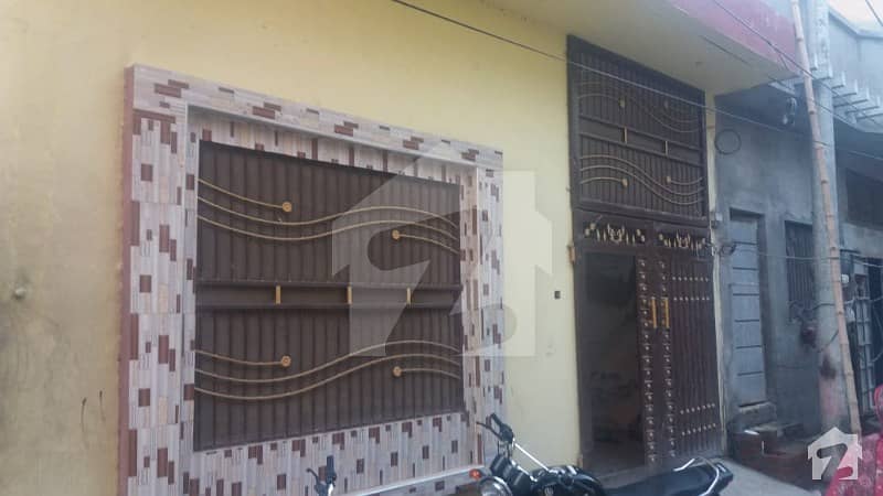 حاجی پورہ روڈ سیالکوٹ میں 5 کمروں کا 3 مرلہ مکان 62 لاکھ میں برائے فروخت۔