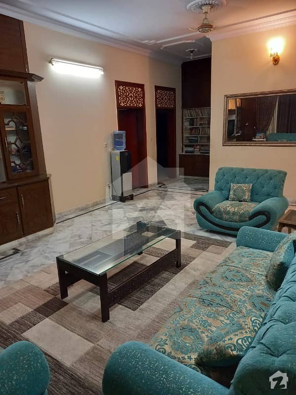 1 Kanal Beautiful Luxurious House Available for Sale