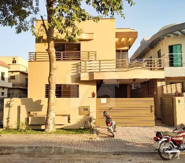 Beautiful 10 Marla House In Bahria Town