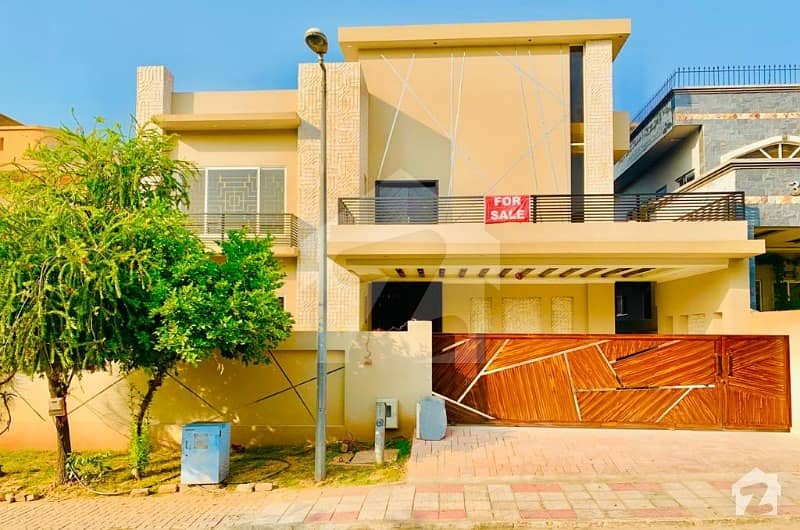 1 Kanal Marvelous Bungalow For Sale In Lubricative Price