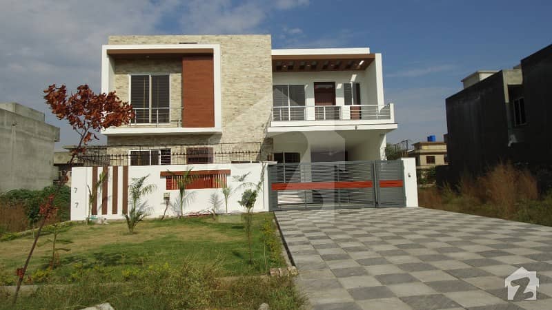 3200 Square Feet House Available For Sale In G-13