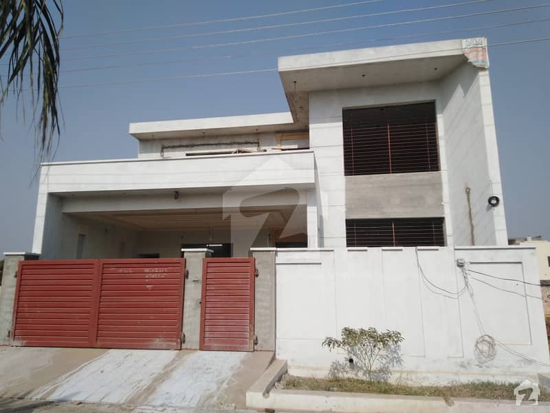 10 Marla House Available For Sale In Khayaban-e-Naveed