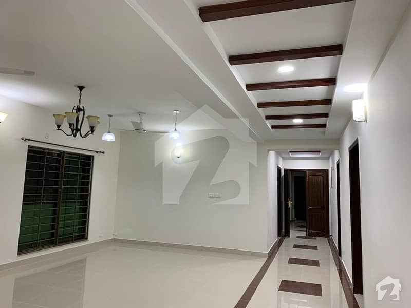10 Marla Brand New Apartment In Askari 11