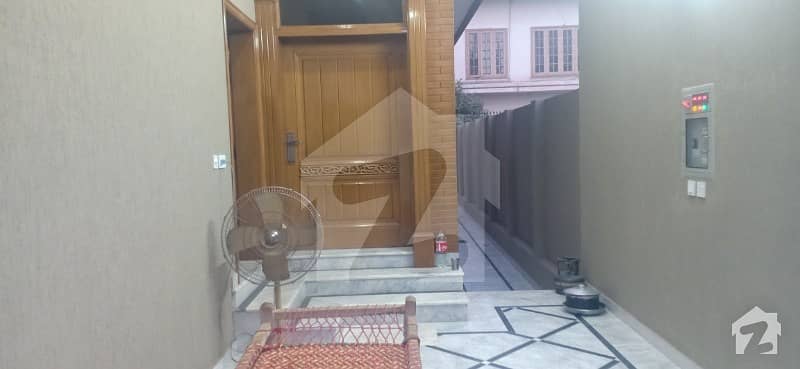 حیات آباد فیز 1 حیات آباد پشاور میں 10 کمروں کا 10 مرلہ مکان 4 کروڑ میں برائے فروخت۔