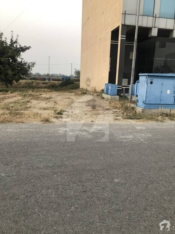 In DHA Defence 1800 Square Feet Commercial Plot No. A-82 For Sale