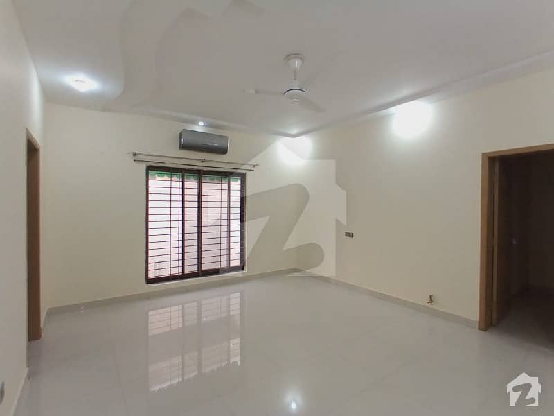 ڈی ایچ اے فیز 4 ڈیفنس (ڈی ایچ اے) لاہور میں 3 کمروں کا 1 کنال بالائی پورشن 55 ہزار میں کرایہ پر دستیاب ہے۔