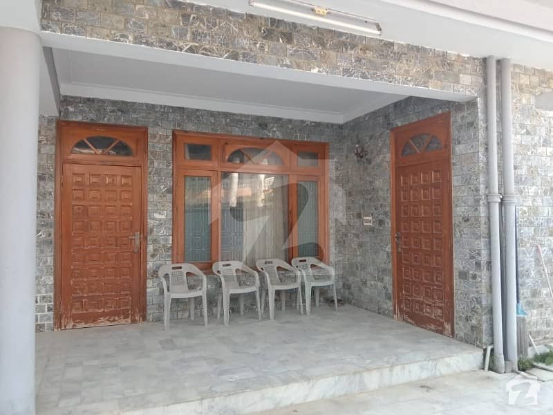 حبیب اللہ کالونی ایبٹ آباد میں 6 کمروں کا 15 مرلہ مکان 2.8 کروڑ میں برائے فروخت۔