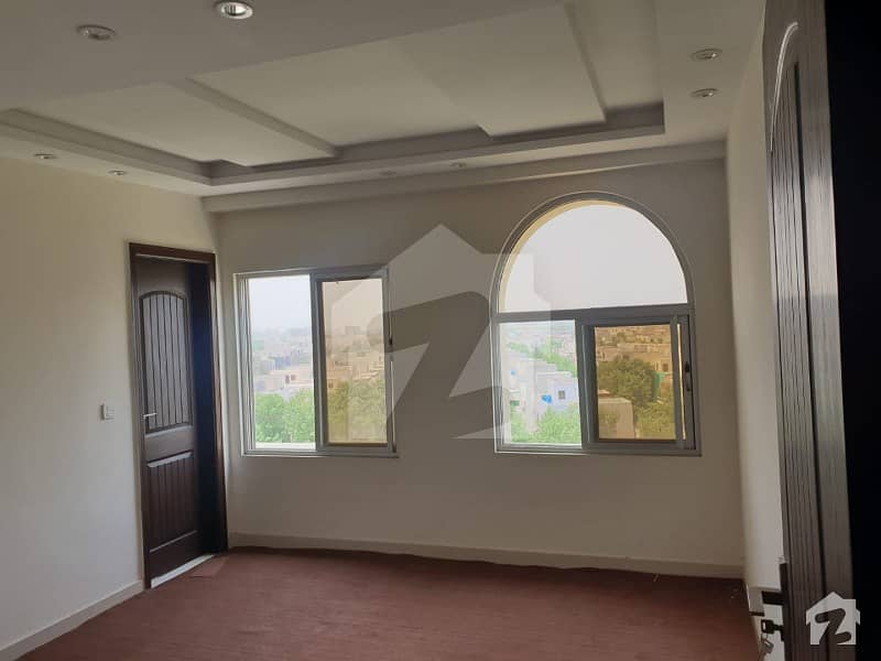 1 Bed Flat Avaialable