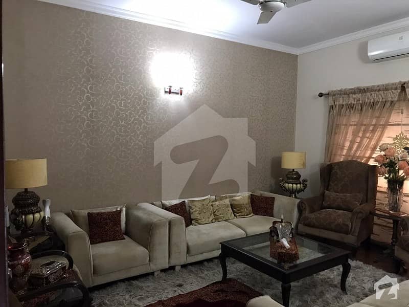 پیس وُوڈلینڈز بیدیاں روڈ لاہور میں 4 کمروں کا 10 مرلہ مکان 1.8 کروڑ میں برائے فروخت۔