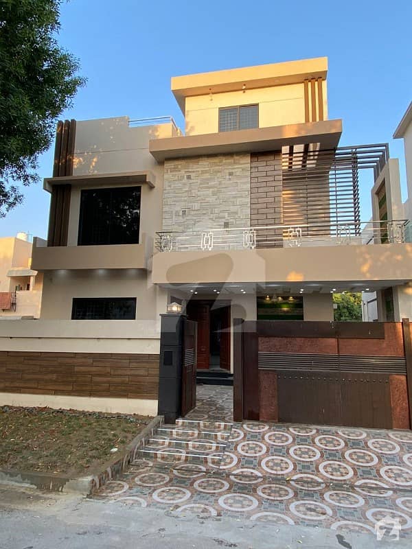 10 Marla Triple Storey House For Sale In Main Location