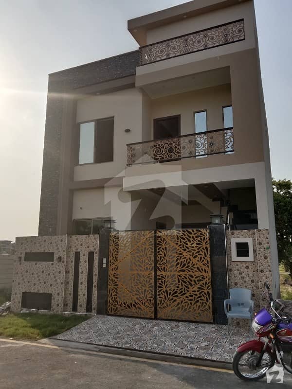 Double Storey House In Mannan Town Sized 810  Square Feet Is Available