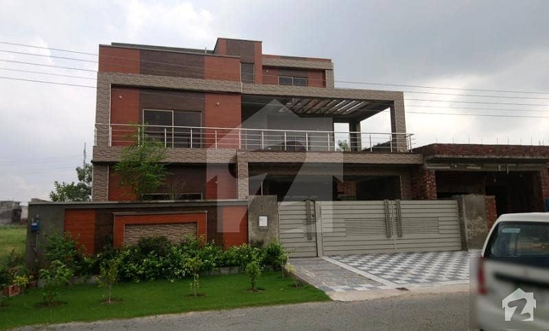 چنار باغ ۔ رچنا بلاک چنار باغ لاہور میں 6 کمروں کا 1 کنال مکان 2.2 کروڑ میں برائے فروخت۔