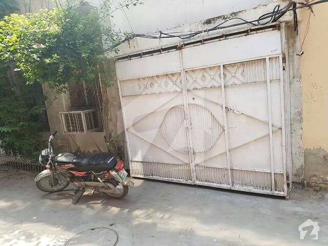 مسلم ٹاؤن لاہور میں 2 کمروں کا 5 مرلہ مکان 95 لاکھ میں برائے فروخت۔
