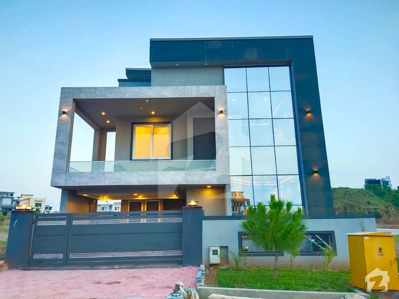 10 Marla Luxury Beautiful House For Sale