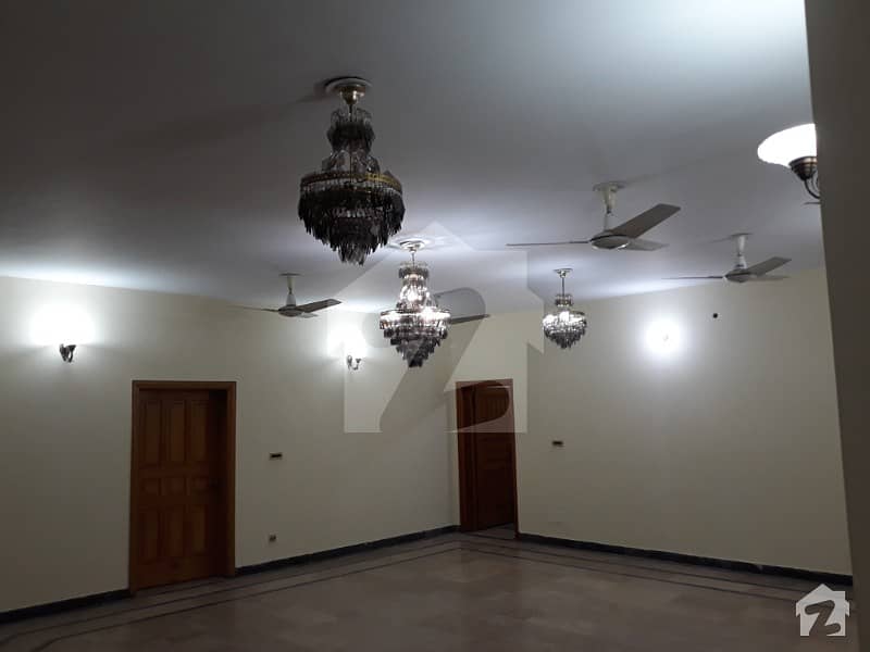 ایف ۔ 11 اسلام آباد میں 7 کمروں کا 1 کنال مکان 8.5 کروڑ میں برائے فروخت۔