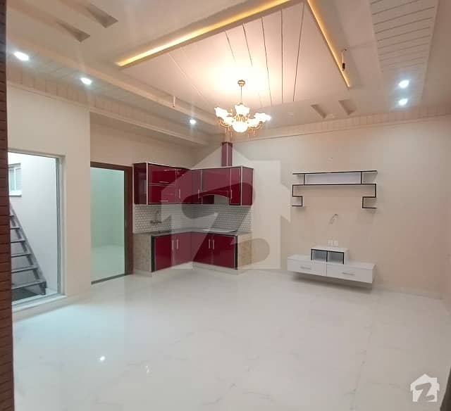 ایڈن ایگزیکیٹو ایڈن گارڈنز فیصل آباد میں 3 کمروں کا 5 مرلہ مکان 1.2 کروڑ میں برائے فروخت۔