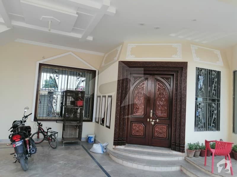 ساجد عوام کالونی بہاولپور میں 4 کمروں کا 1.14 کنال مکان 2.15 کروڑ میں برائے فروخت۔