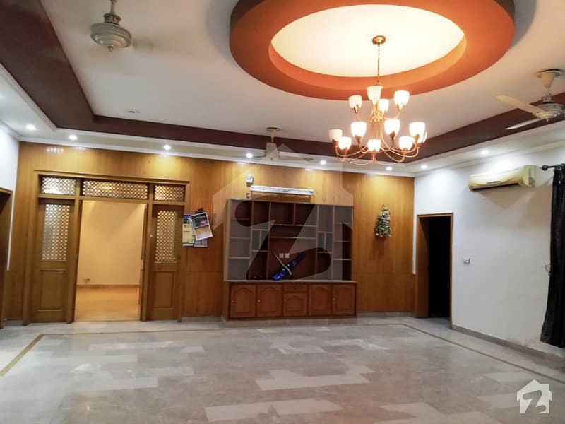 ڈی ایچ اے فیز 1 ڈیفنس (ڈی ایچ اے) لاہور میں 3 کمروں کا 2 کنال بالائی پورشن 90 ہزار میں کرایہ پر دستیاب ہے۔