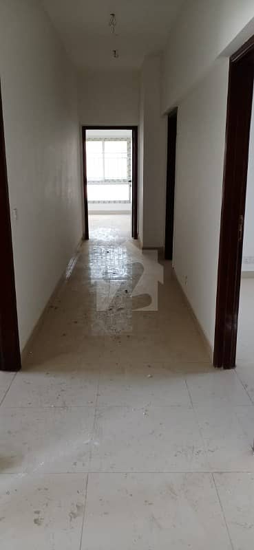 کلفٹن ۔ بلاک 3 کلفٹن کراچی میں 4 کمروں کا 11 مرلہ فلیٹ 1.4 لاکھ میں کرایہ پر دستیاب ہے۔