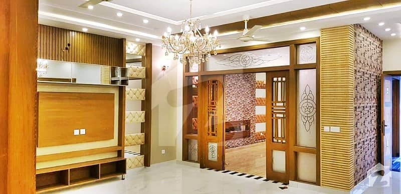 بحریہ ٹاؤن جاسمین بلاک بحریہ ٹاؤن سیکٹر سی بحریہ ٹاؤن لاہور میں 5 کمروں کا 10 مرلہ مکان 2.15 کروڑ میں برائے فروخت۔