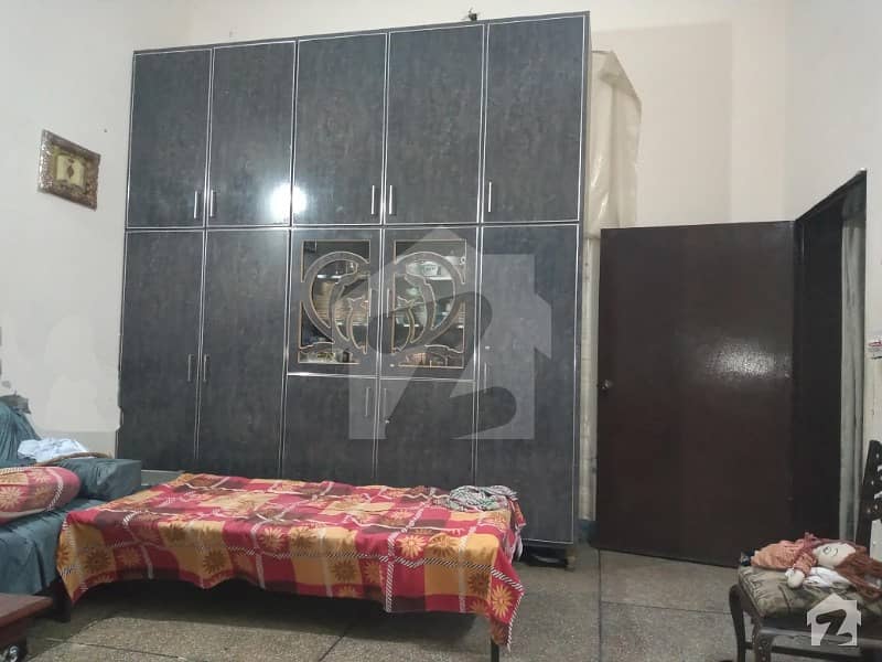 مسلم آباد مین کینال بینک روڈ لاہور میں 4 کمروں کا 4 مرلہ مکان 95 لاکھ میں برائے فروخت۔