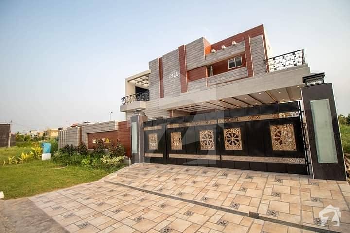 ڈی ایچ اے فیز 3 - بلاک زیڈ فیز 3 ڈیفنس (ڈی ایچ اے) لاہور میں 5 کمروں کا 1 کنال مکان 4 کروڑ میں برائے فروخت۔