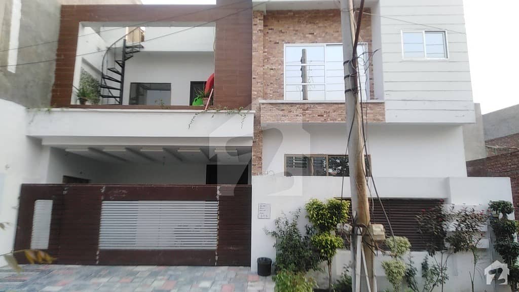 1800  Square Feet House Ideally Situated In Punjab University Employees Society