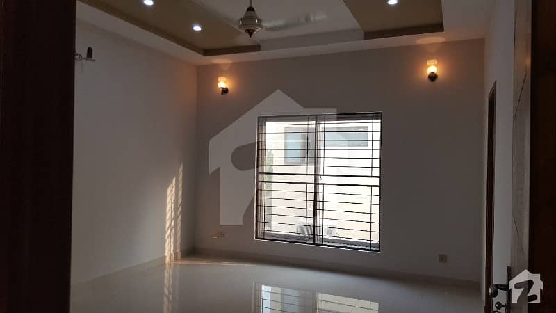 10 Marla House For Rent in Bahria Town Lahore
